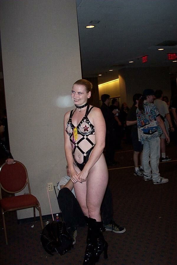 yummybondagechick.jpg